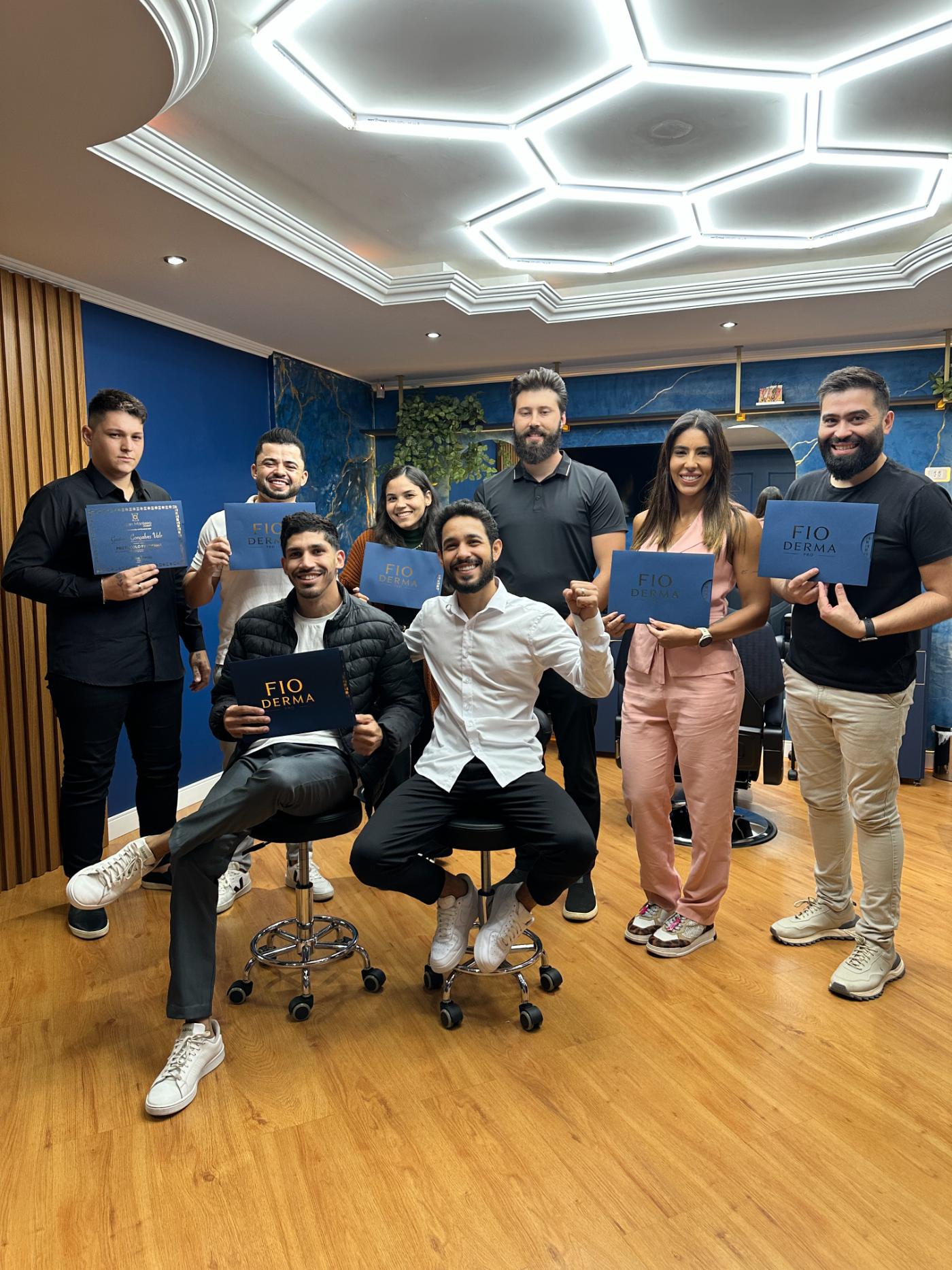 Alunos com certificados do Protocolo Fio Derma